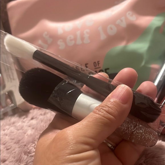 Makeup 10 piece Bundle - Picture 8 of 8